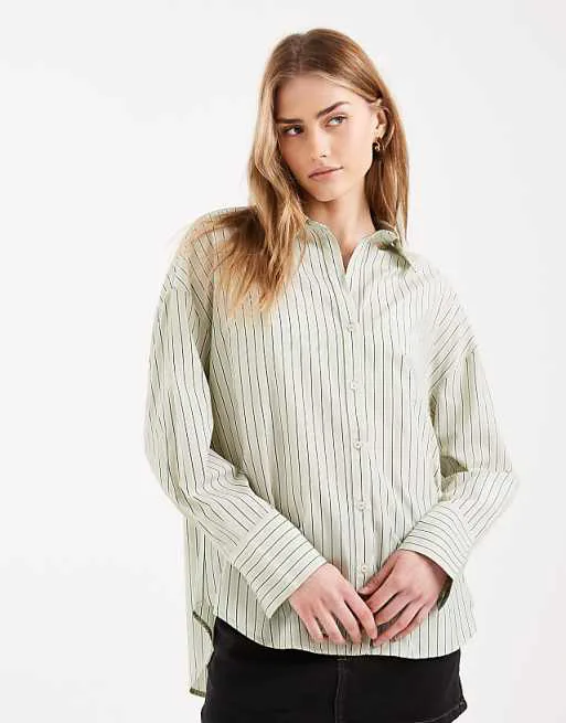 

ONLY рубашка оверсайз в светло-зеленую полоску