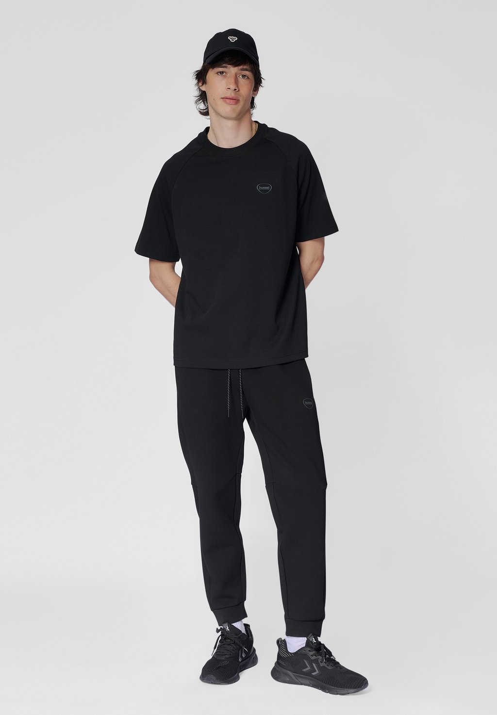 

Спортивные брюки REGULAR Hummel, черный