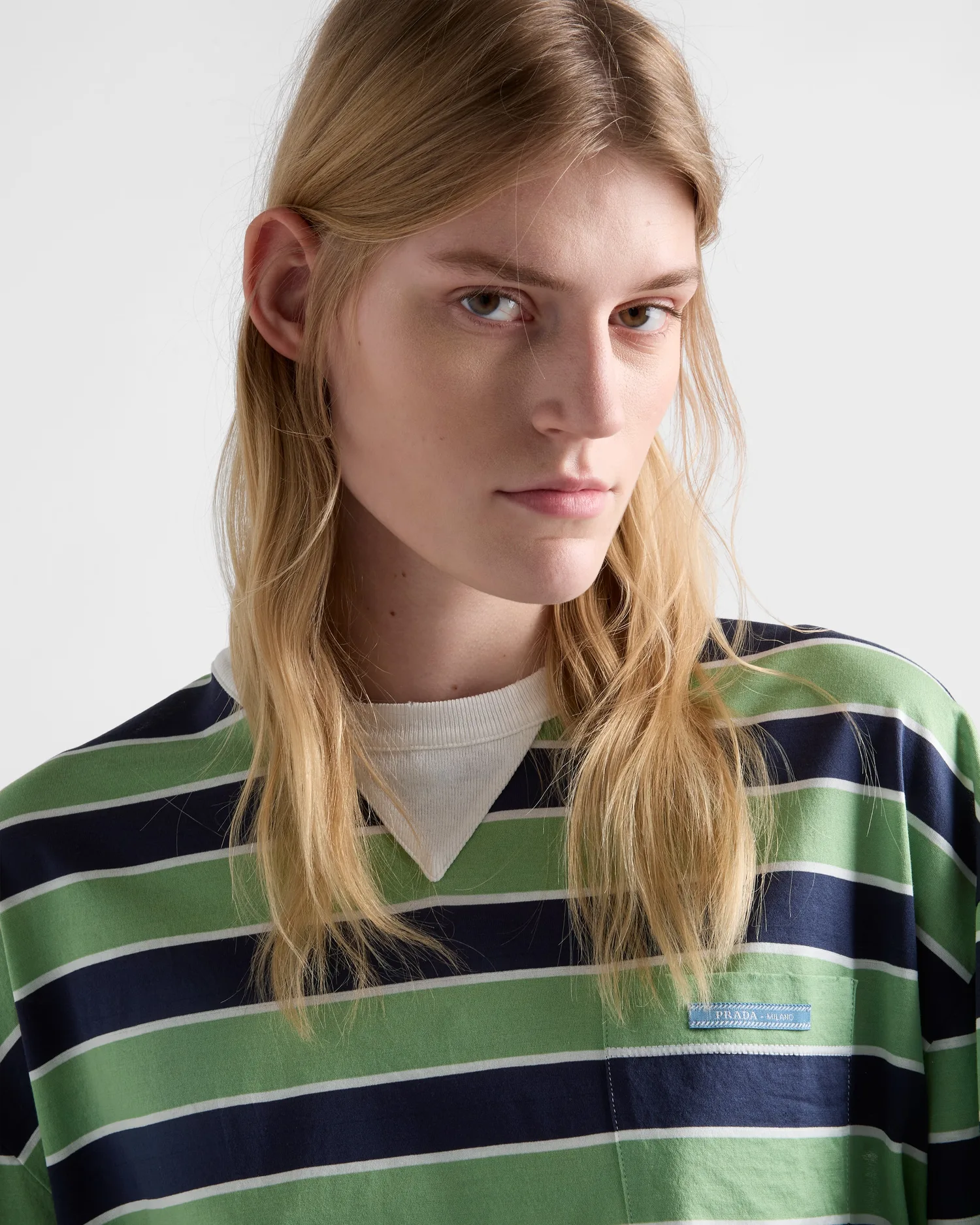 Футболка из лиселевого хлопка в байадерскую полоску с длинными рукавами Prada, зеленый — фото 4