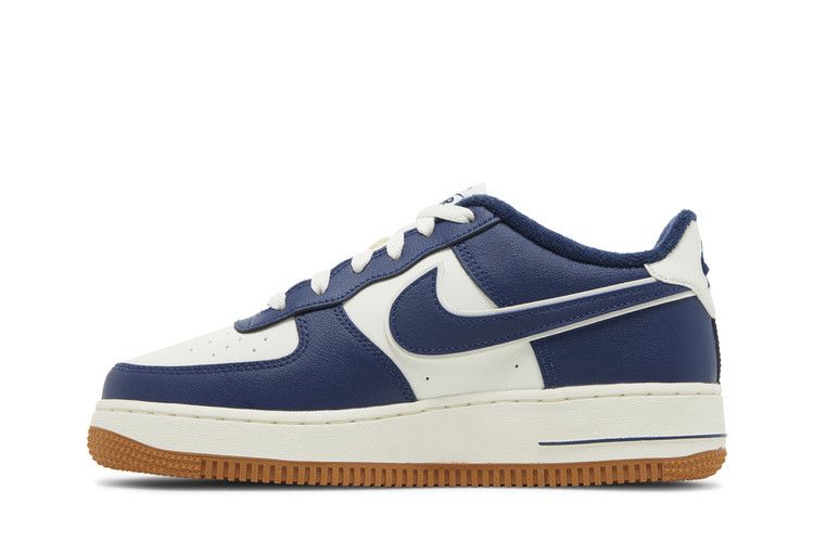 Кроссовки Nike Air Force 1 LV8 3 GS 'College Pack - Midnight Navy', синий — фото 4