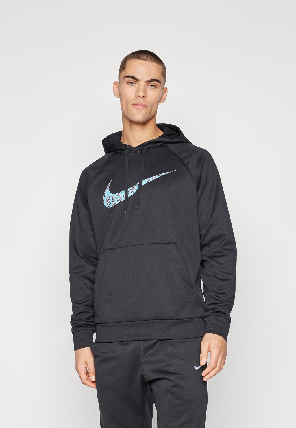 

Толстовка с капюшоном THERMA HOODIE PRINT Nike Performance, черный