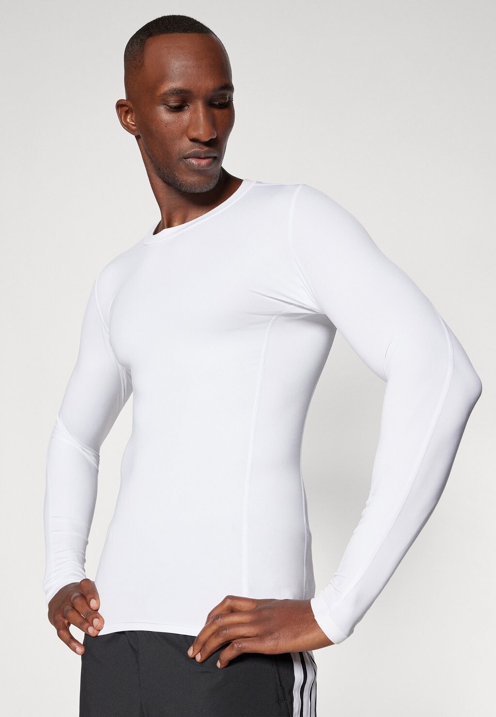

Топ с длинными рукавами TECHFIT LONGSLEEVE adidas Performance, белый