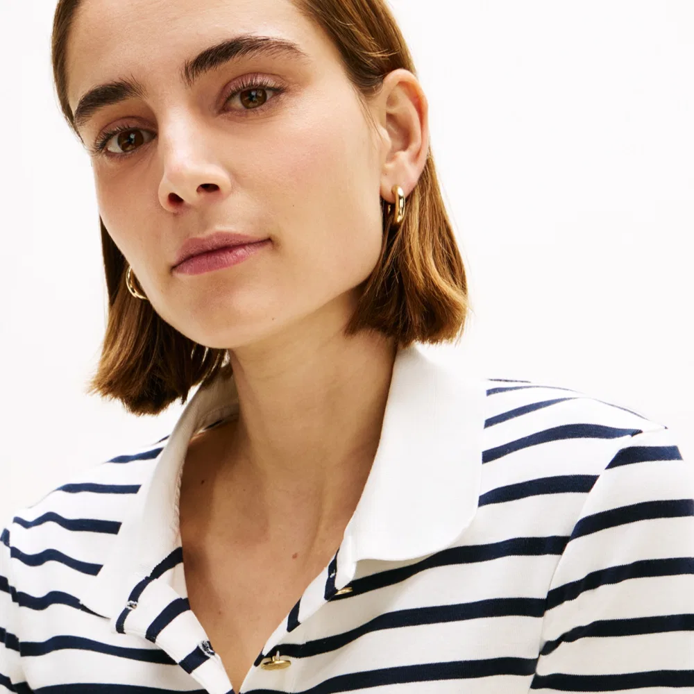 Женская поло-рубашка с золотыми пуговицами, цвета айвори, от Tommy Hilfiger Women — фото 4