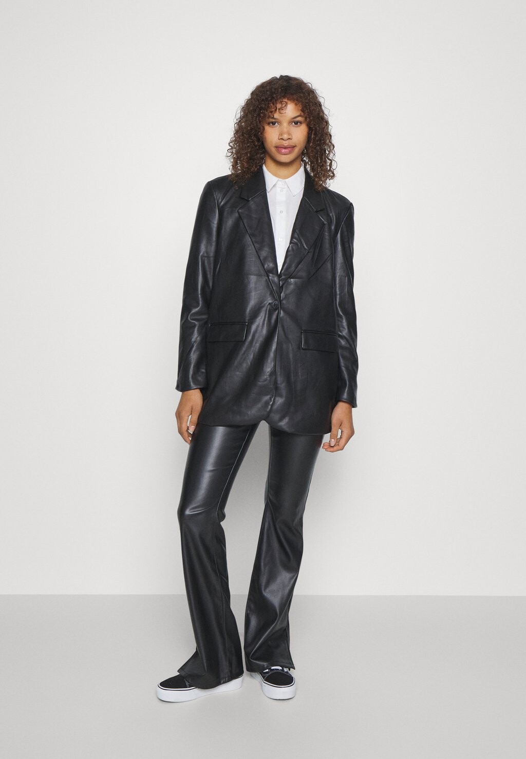 

Короткое пальто VMOLIVIA Vero Moda Tall, черный