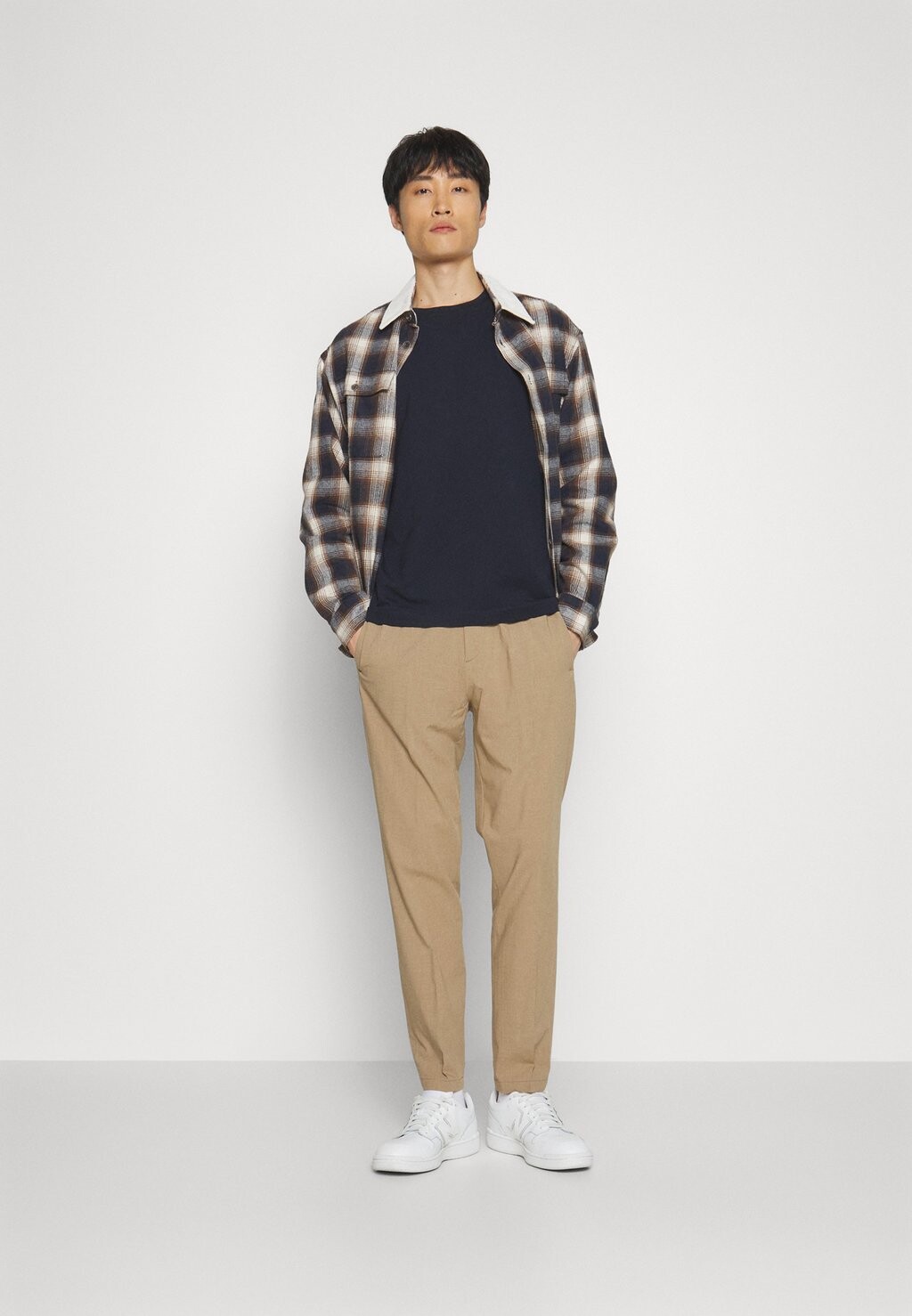 Базовая футболка ФУТБОЛКА CORE STRETCH SLIM NECK Tommy Hilfiger, небо пустыни — фото 2