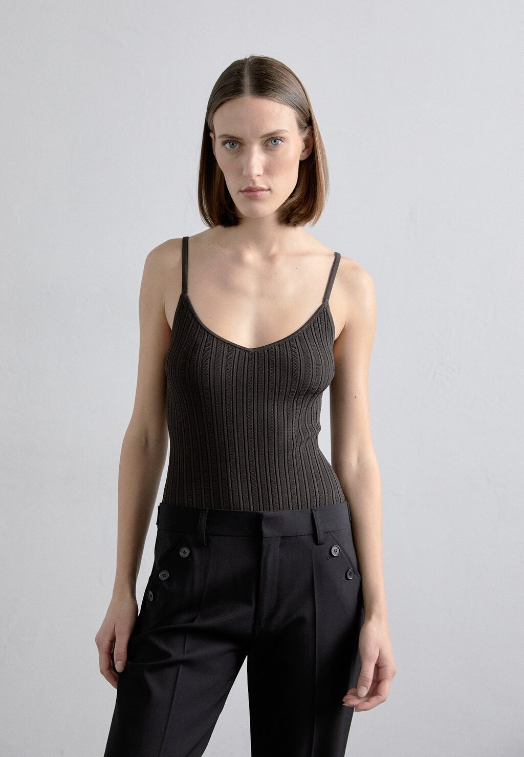 

Топ Tank Filippa K, цвет dark oak