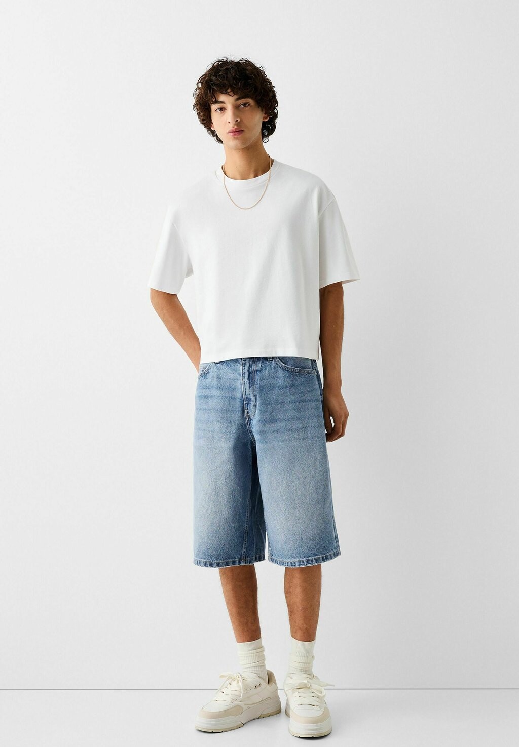 

Джинсовые шорты Baggy Bermuda Bershka, светло-голубой деним