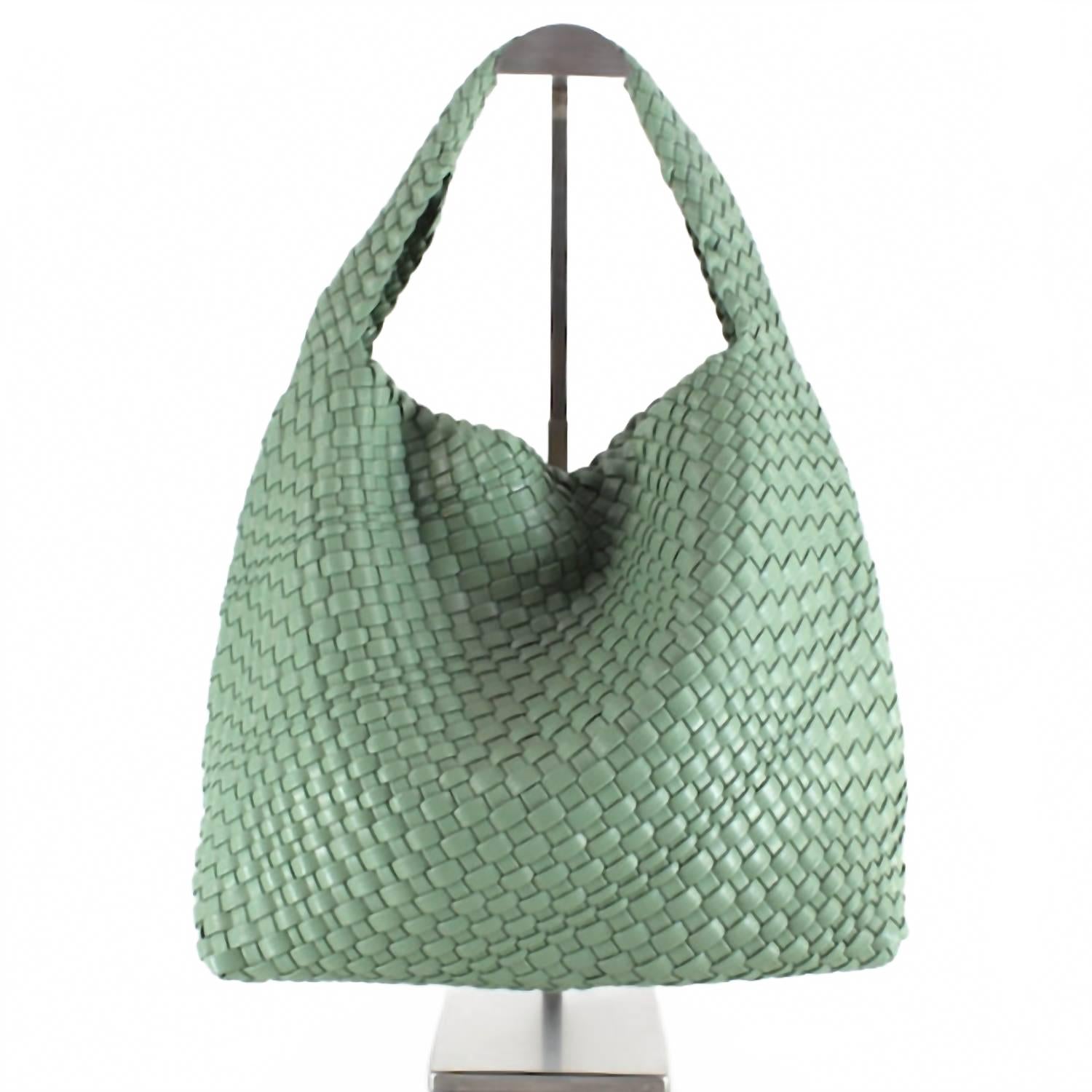 

Женская плетеная сумка-хобо с косметичкой в цвете шалфей Pretty Persuasions, Sage