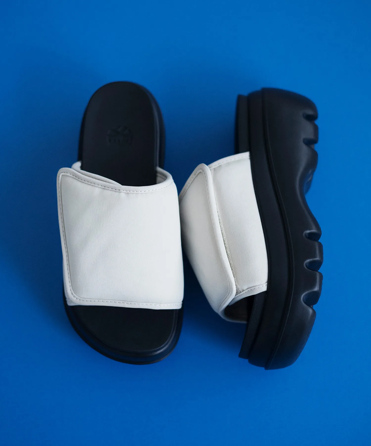 Унисекс сандалии SHAKA PUFFY SLIDE CHUNKY на толстой подошве чёрные — фото 2