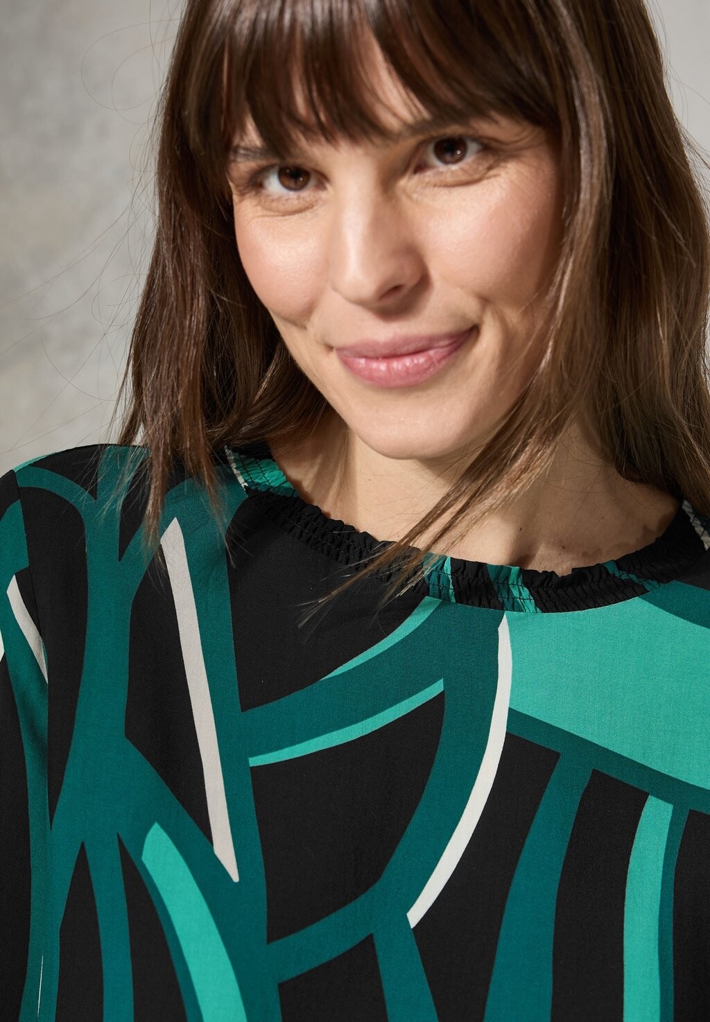 

Блуза MIT SMOCK DETAIL Cecil, черный