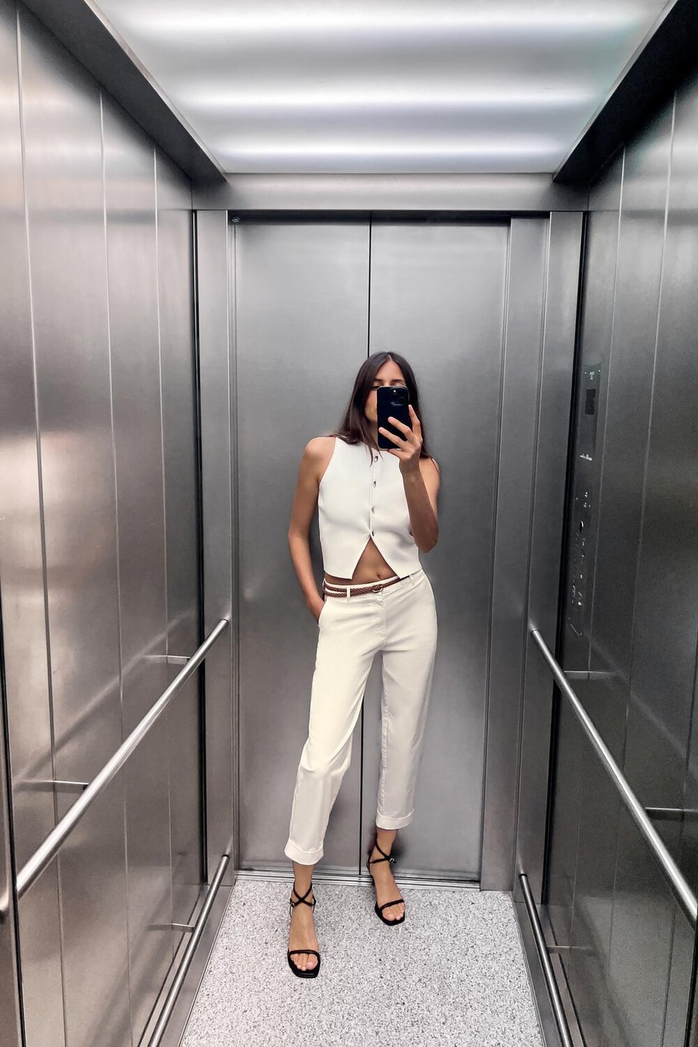 

Брюки чинос с плетеным поясом ZARA, экрю