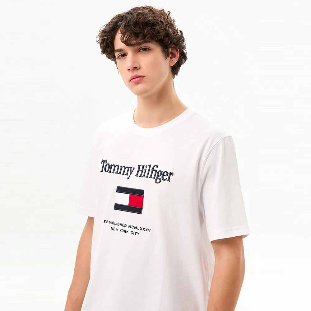 Мужская футболка Flag Embro белого цвета от Tommy Hilfiger — фото 4