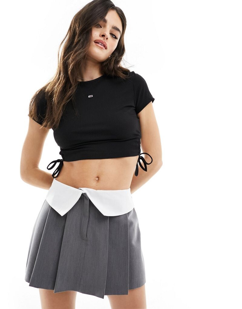 

Черный укороченный топ в рубчик Tommy Hilfiger
