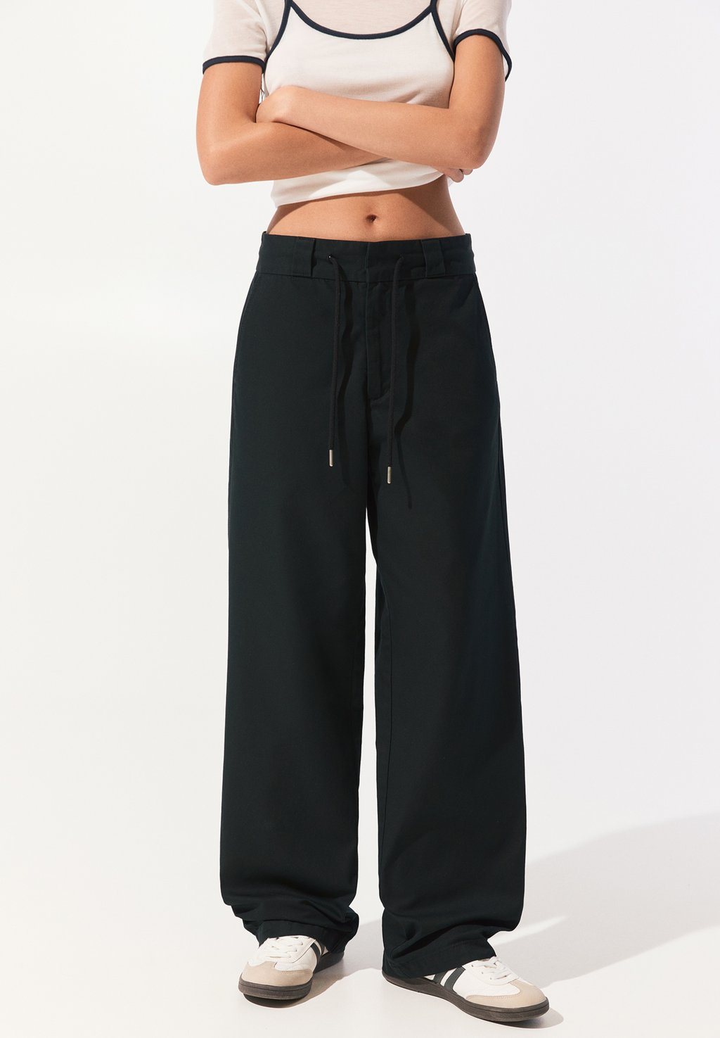 

Брюки PULL&BEAR, черный
