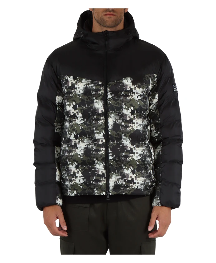 

Стеганая куртка с цветовыми блоками и утеплителем Emporio Armani Ea7, черный