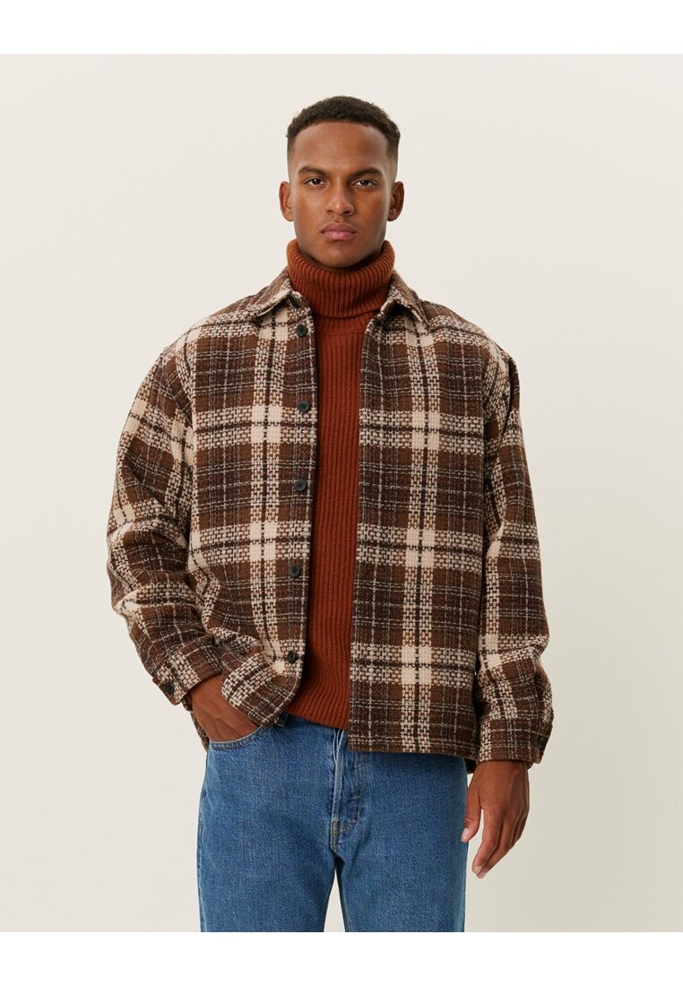 

Легкая куртка JONATHAN OVERSHIRT Les Deux, коричневый