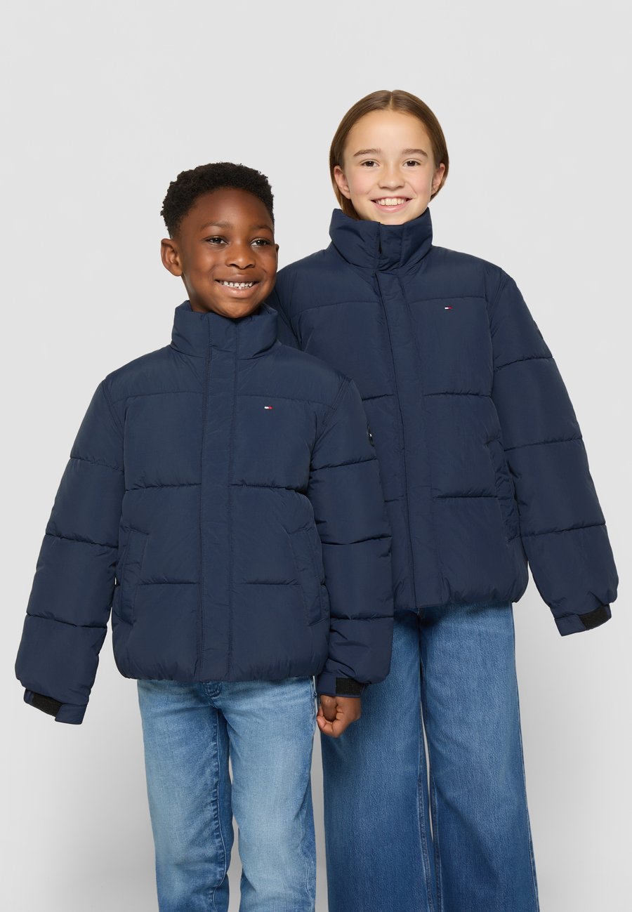 

Зимняя куртка Tommy Hilfiger FLAG PUFFER JACKET UNISEX, Dark Night Navy/Dark Blue