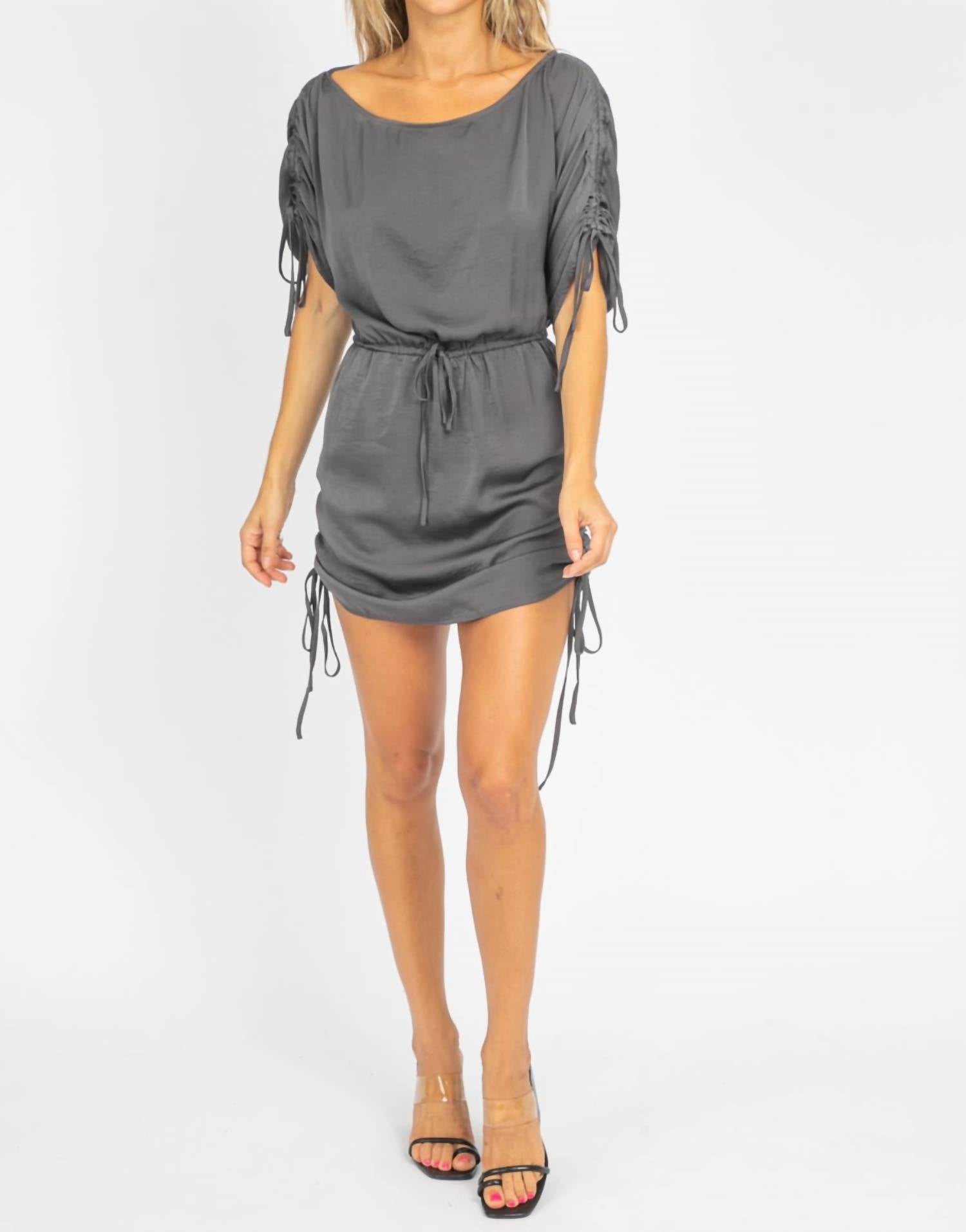 

Платье с открытыми плечами цвета древесного угля Blue Blush, цвет charcoal