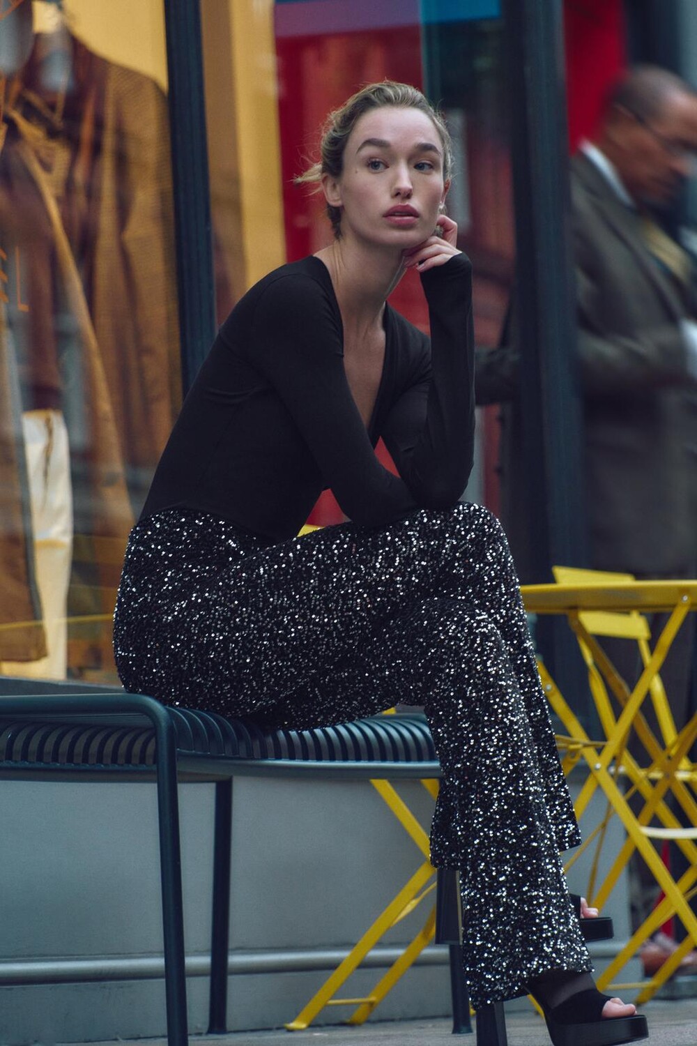 

Леггинсы из бархата расклешенные с пайетками ZARA, черный/серебристый