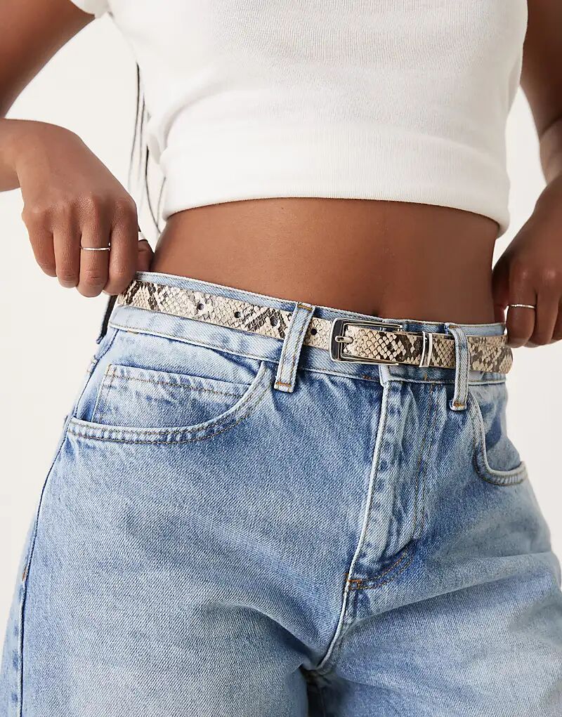 

Поясной ремень Gina Tricot с квадратной пряжкой и принтом змеи