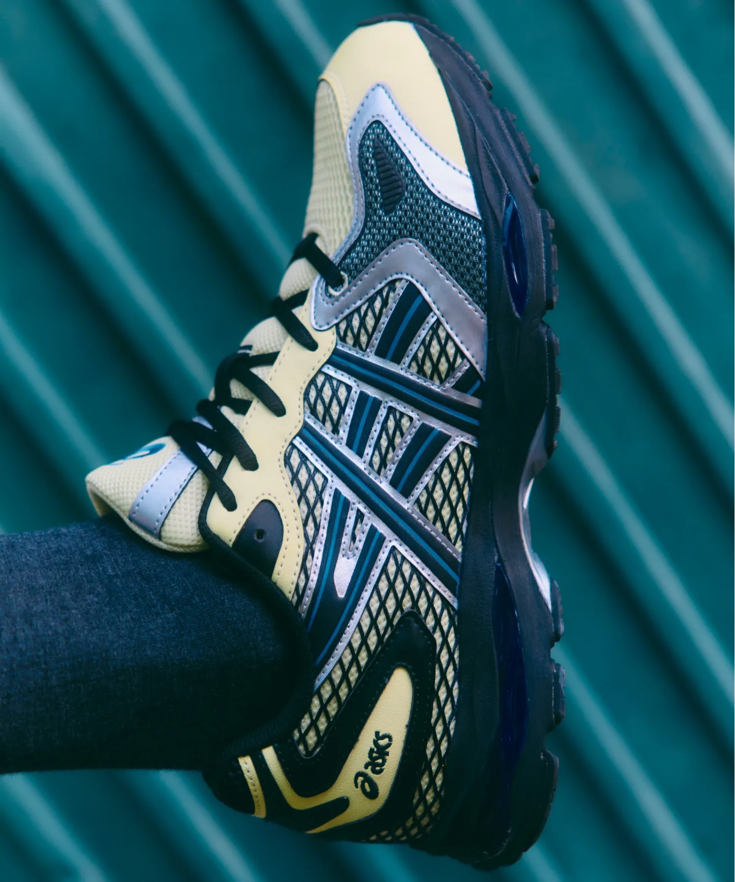 Унисекс кроссовки для спорта ASICS GEL-K1011 жёлто-чёрные — фото 2
