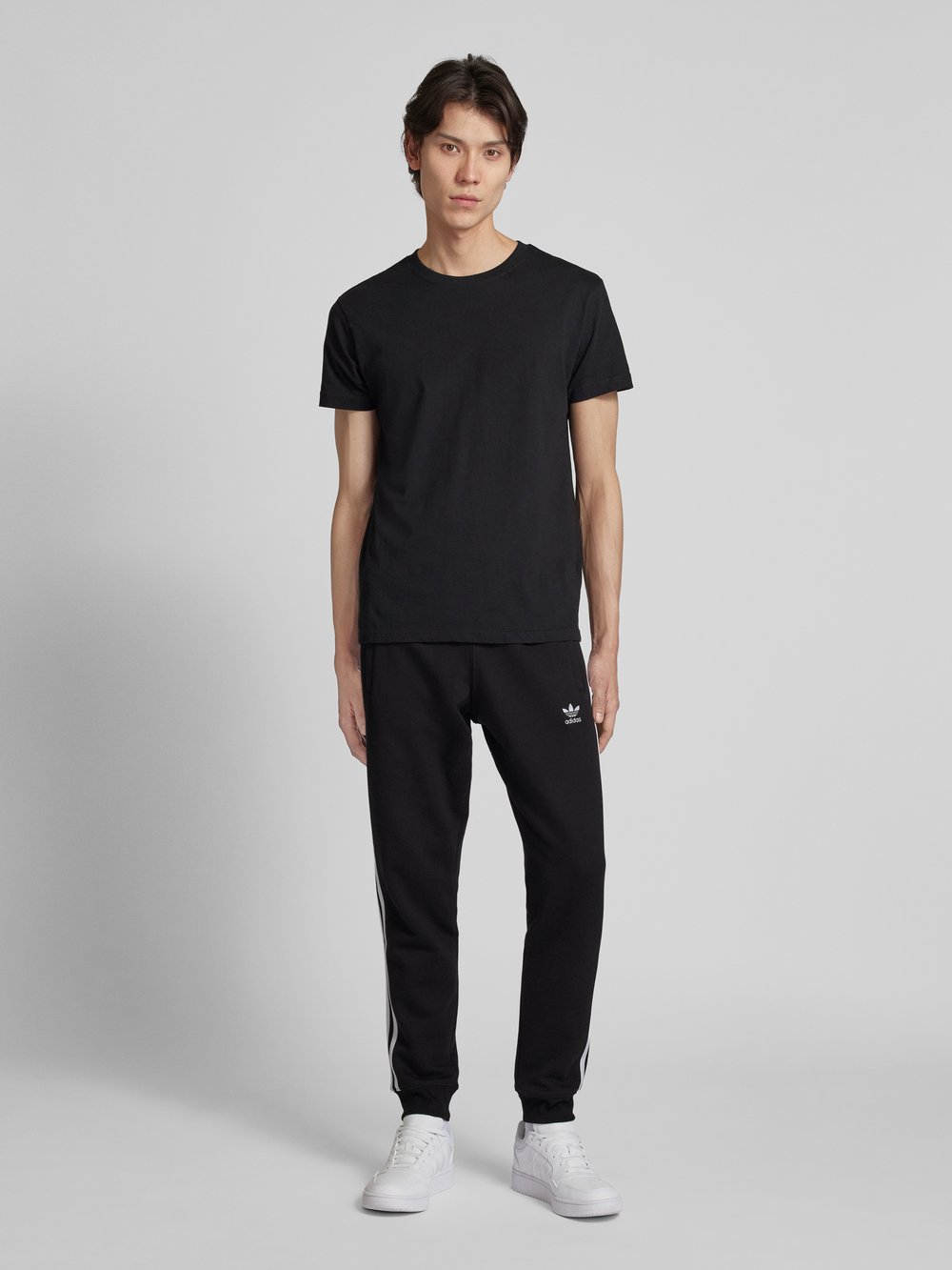

Спортивные брюки прямого кроя с этикеткой «3-STRIPES» adidas Originals, черный