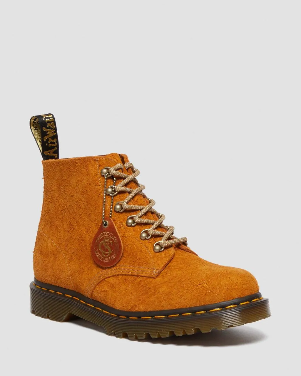 

Dr. Martens 101 Замшевые ботильоны Made in England с фурнитурой, цвет Burnt Yellow