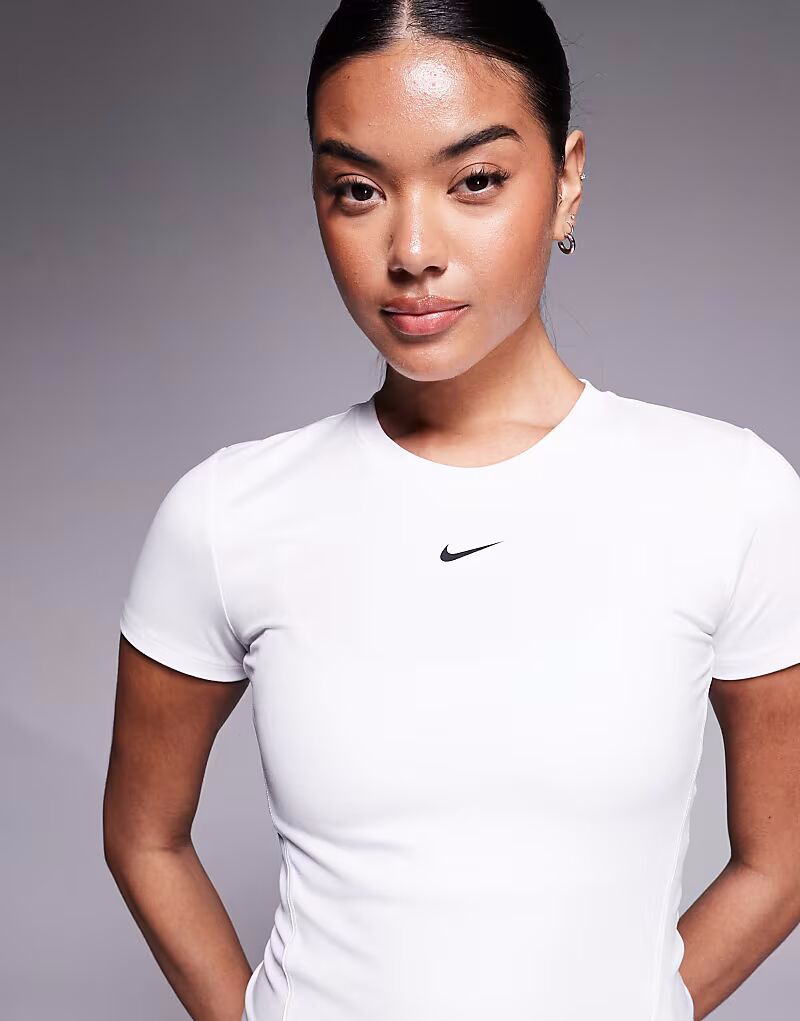 Футболка Nike One Training облегающего кроя белого цвета Nike Training — фото 2