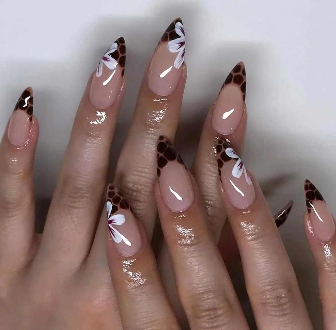 Накладные ногти короткие миндалевидные с цветочным узором Mouyouglow, Le8 — фото 2