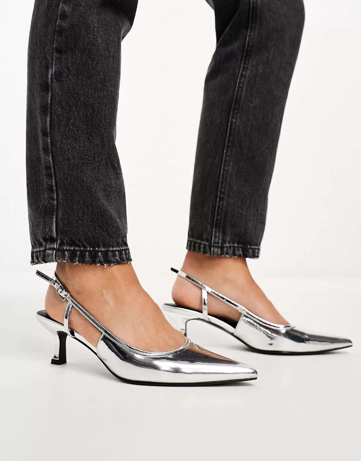 Серебристые туфли на среднем каблуке с открытой пяткой ASOS Wide Fit Strut — фото 2