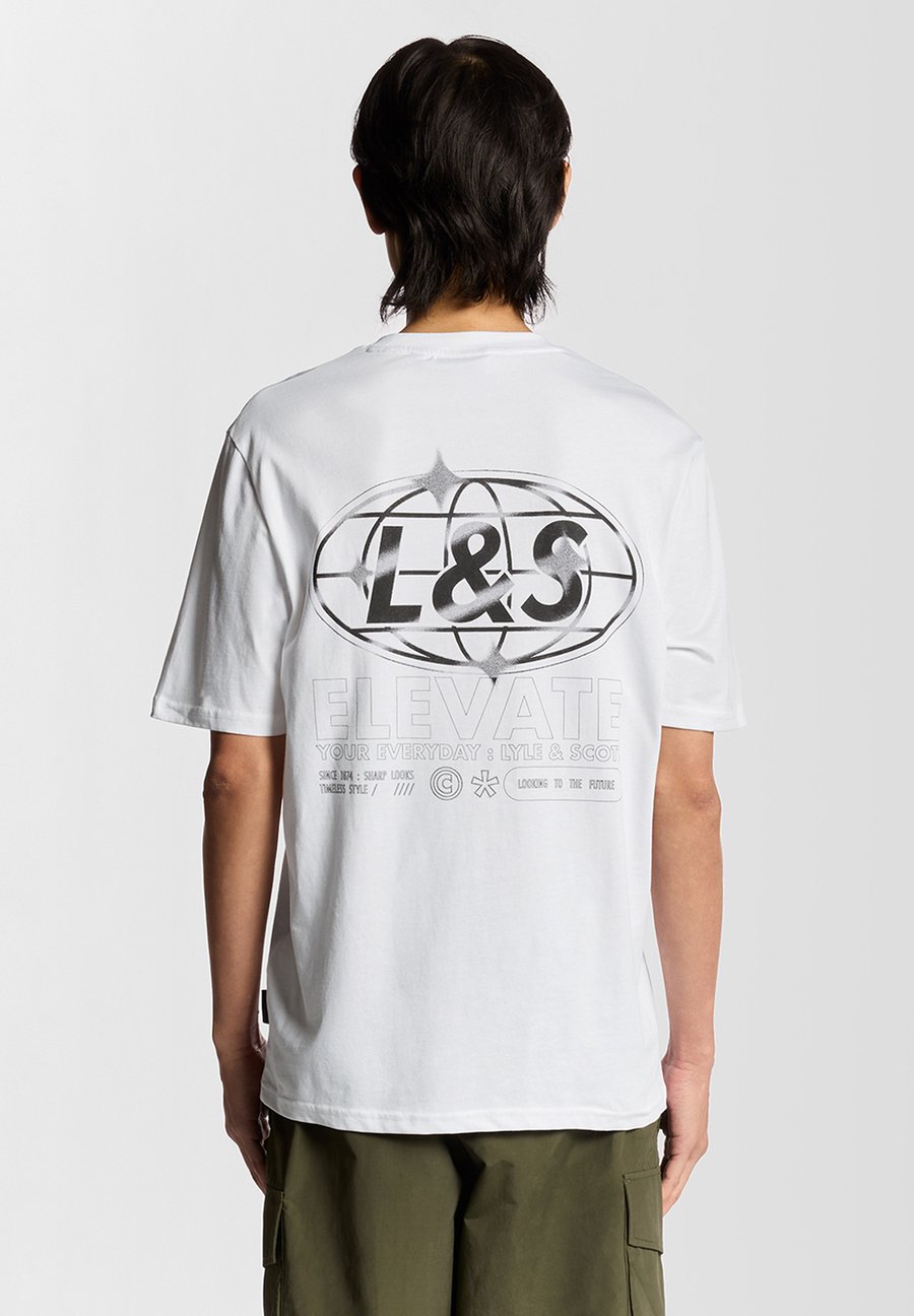 

Футболка Lyle & Scott CHROME GRAPHIC , White