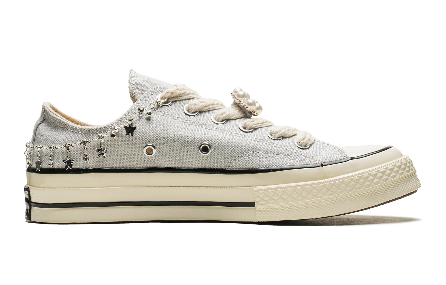 

1970-е годы. Кеды унисекс с низким верхом. Серый/черный/белый. Converse