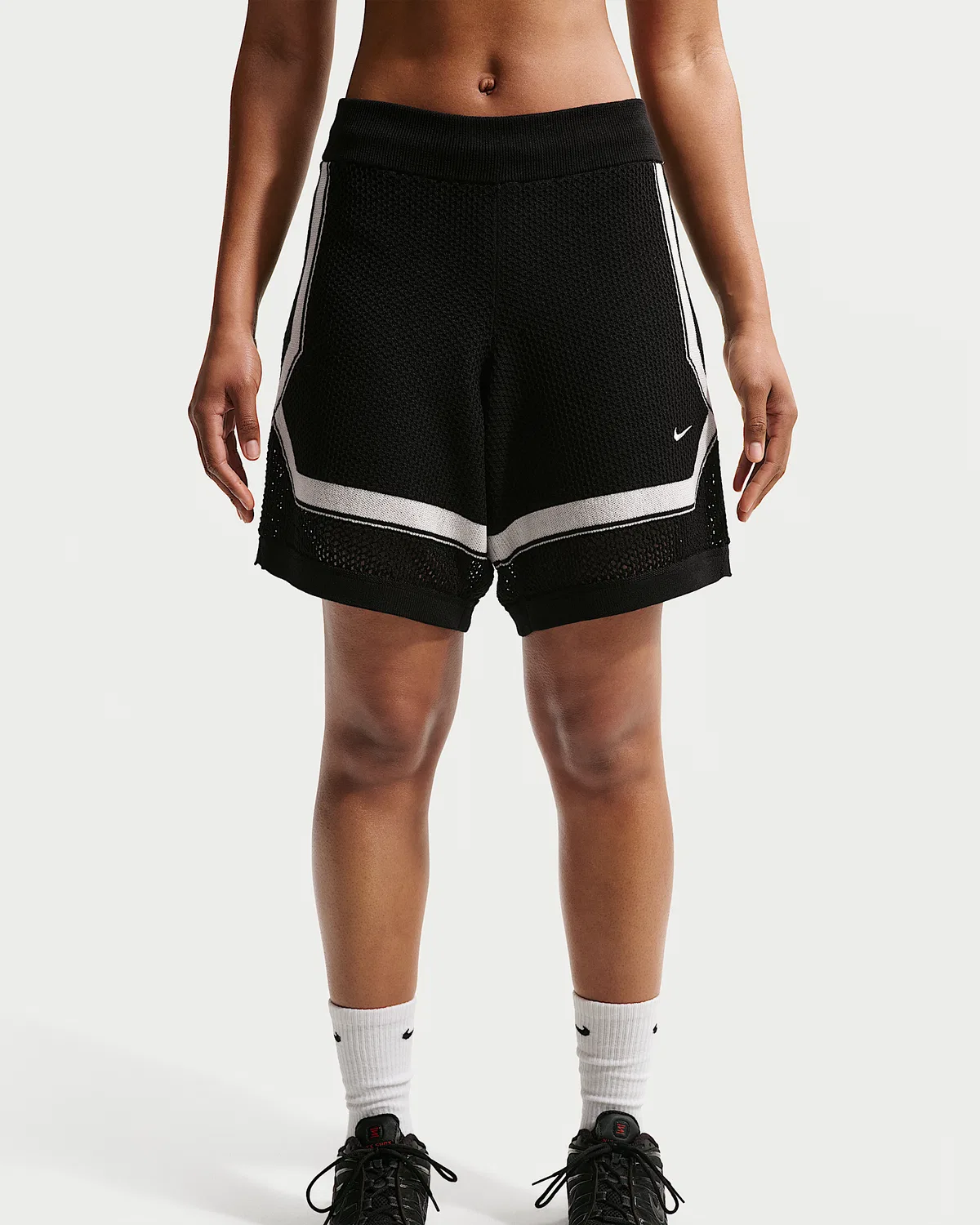 Женские шорты со средней посадкой Nike Sportswear Chill Knit, Black/Chalk/Chalk — фото 2