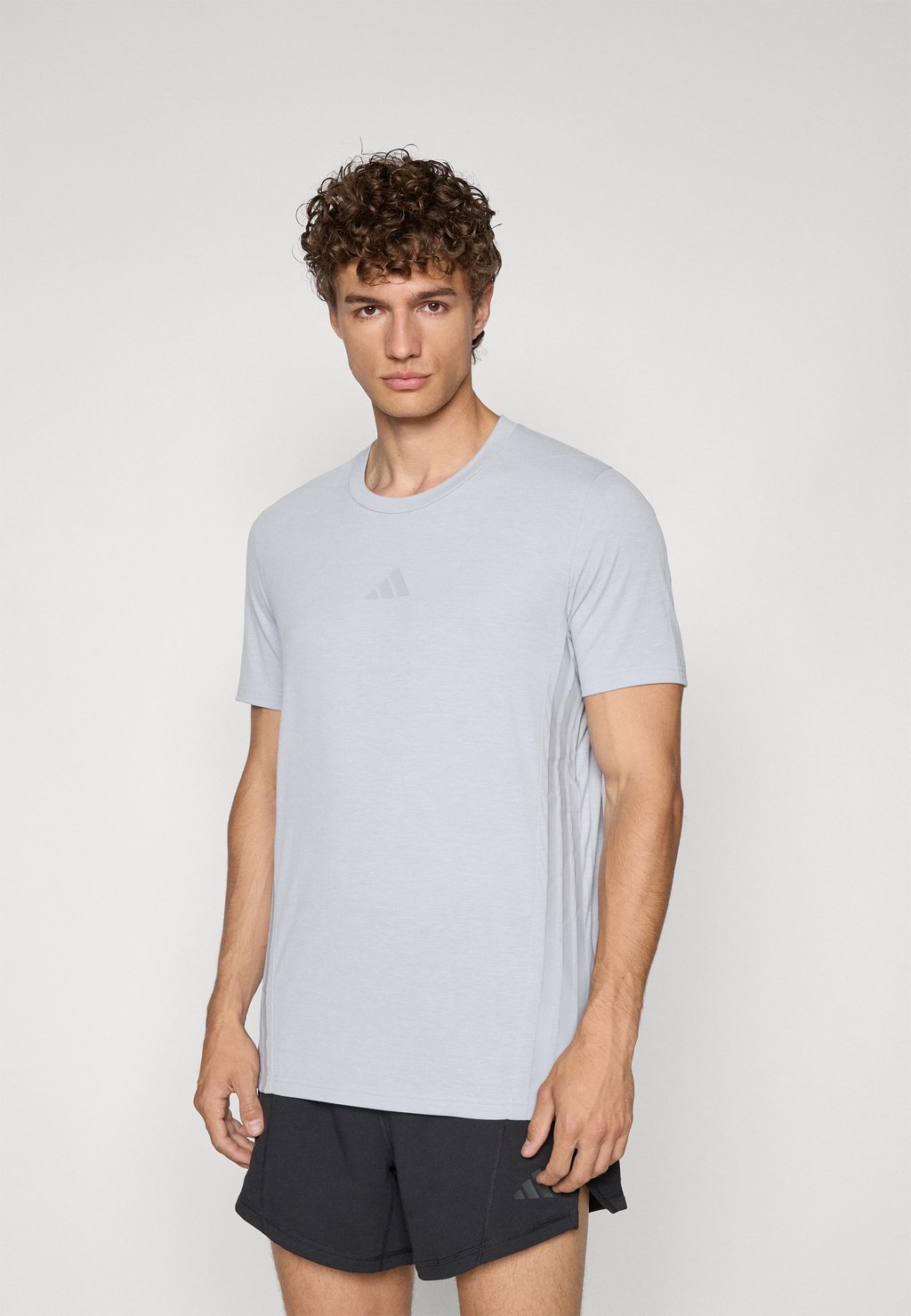 

Спортивная футболка TEE Adidas Performance, серебряный