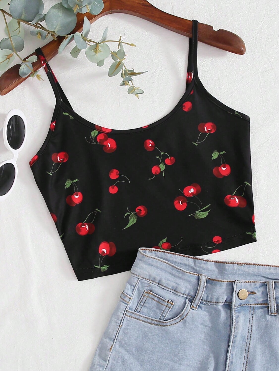 

SHEIN Укороченный топ EZwear, узор вишни, черный цвет
