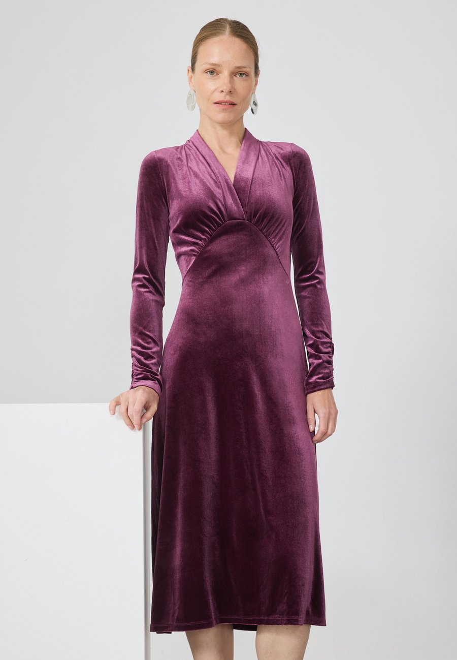 

Платье Anna Field Cocktail dress / Party dress, Burgundy/Bordeaux