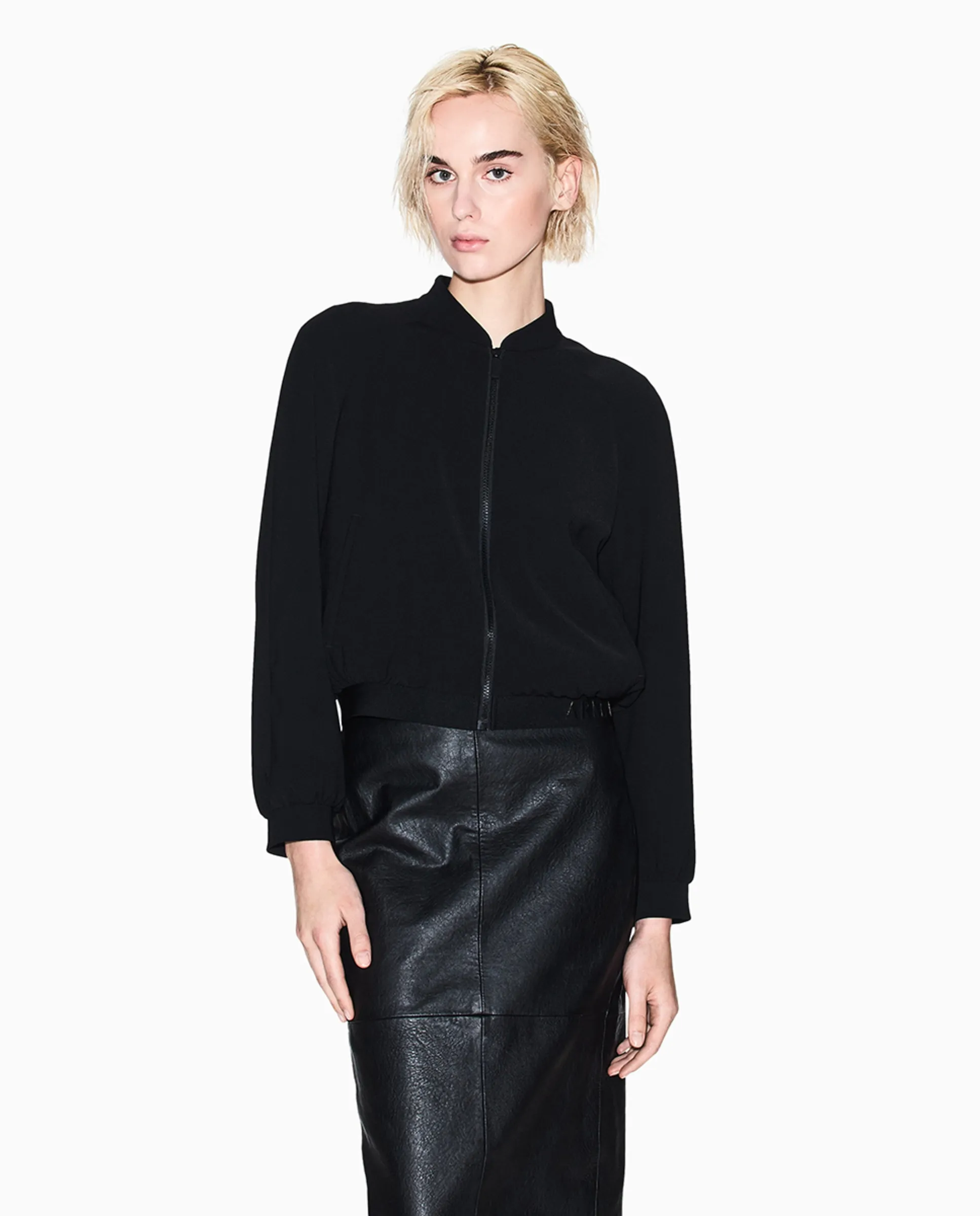 

Женская куртка-бомбер на молнии с резинкой внизу Armani Exchange, черный