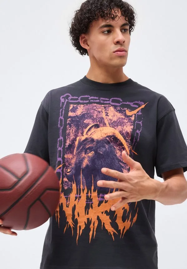 Футболка свободного кроя с принтом tee m90 Nike Performance, Off Noir — фото 4