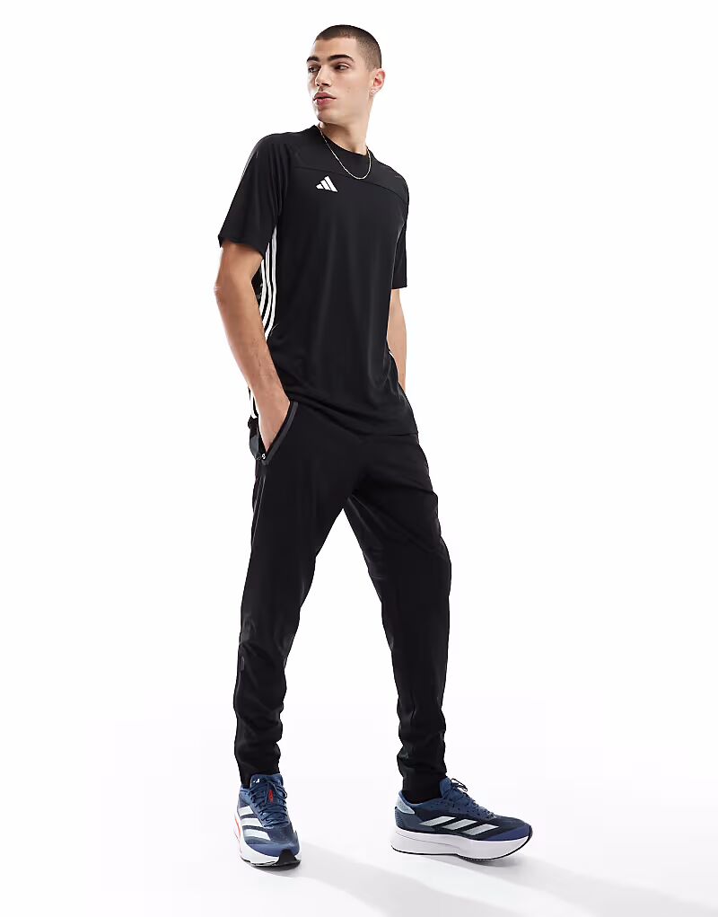 Футболка Adidas Football Tiro черного цвета — фото 2