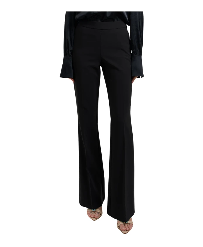 

Черные расклешенные брюки из эластичной ткани с металлическими аппликациями. Fracomina, черный