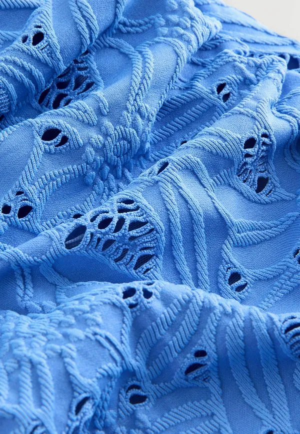 Яркий купальник с цветочным принтом, подчеркивающий фигуру. Next, Blue Broderie — фото 2