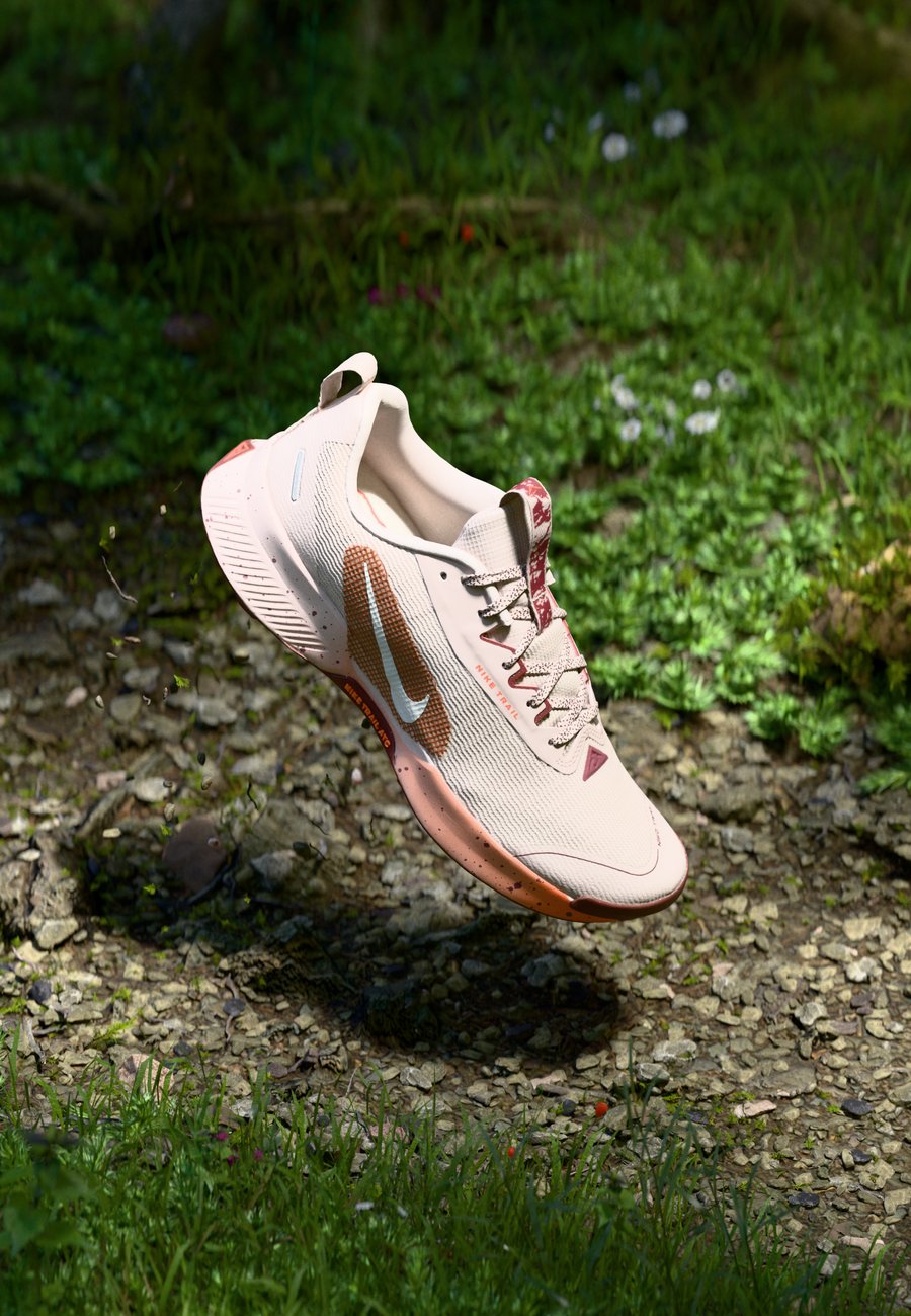 

Кроссовки Nike Performance JUNIPER 3, Silt Red/Sail/Burgundy Crush/Picante Red/Glacier Blue/Pink