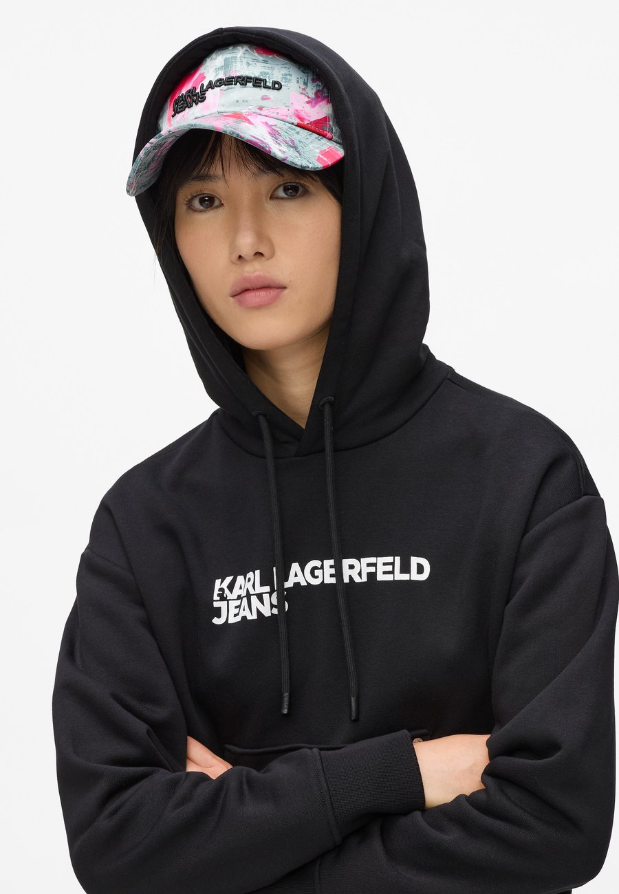 

Бейсболка Karl Lagerfeld Jeans Cap, Painters Print Pink All Over Print/Pink