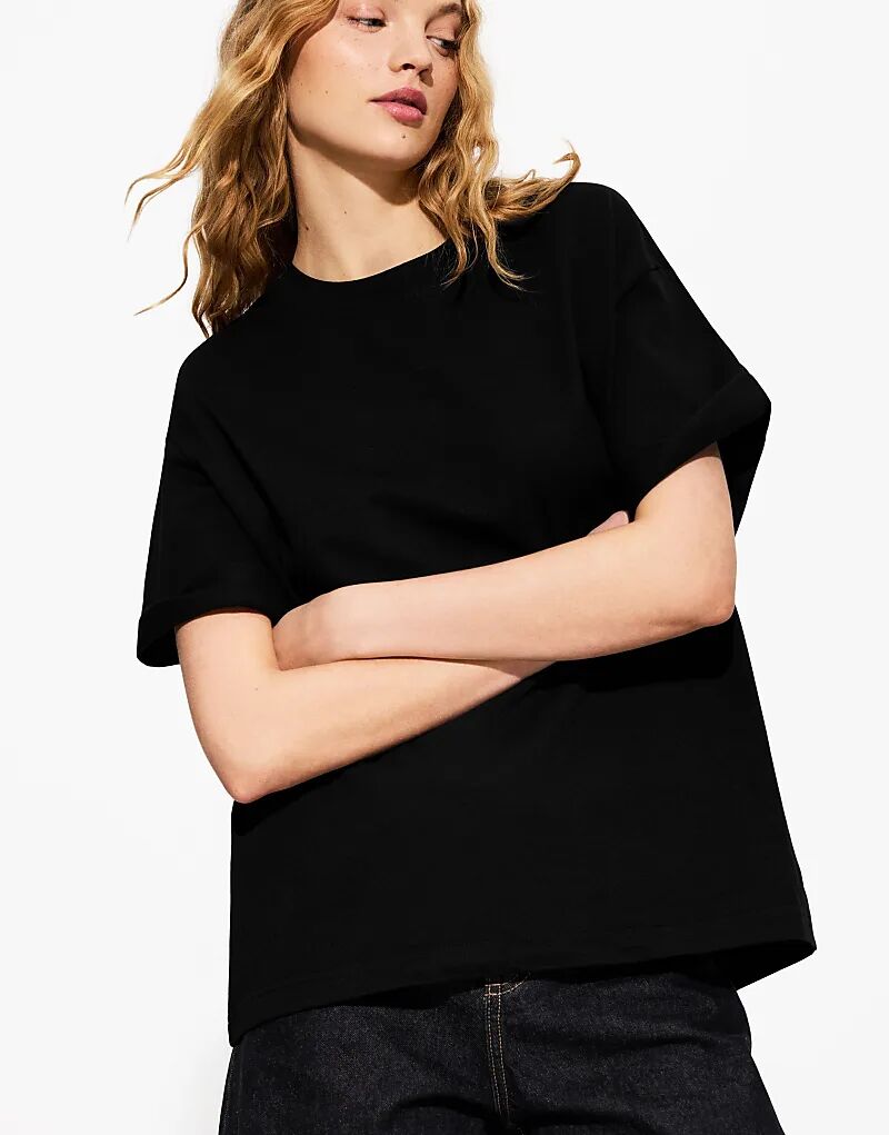 

Футболка Bershka свободного кроя с короткими рукавами из плотного хлопка черного цвета