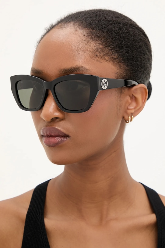 

Солнцезащитные очки Gucci, черный