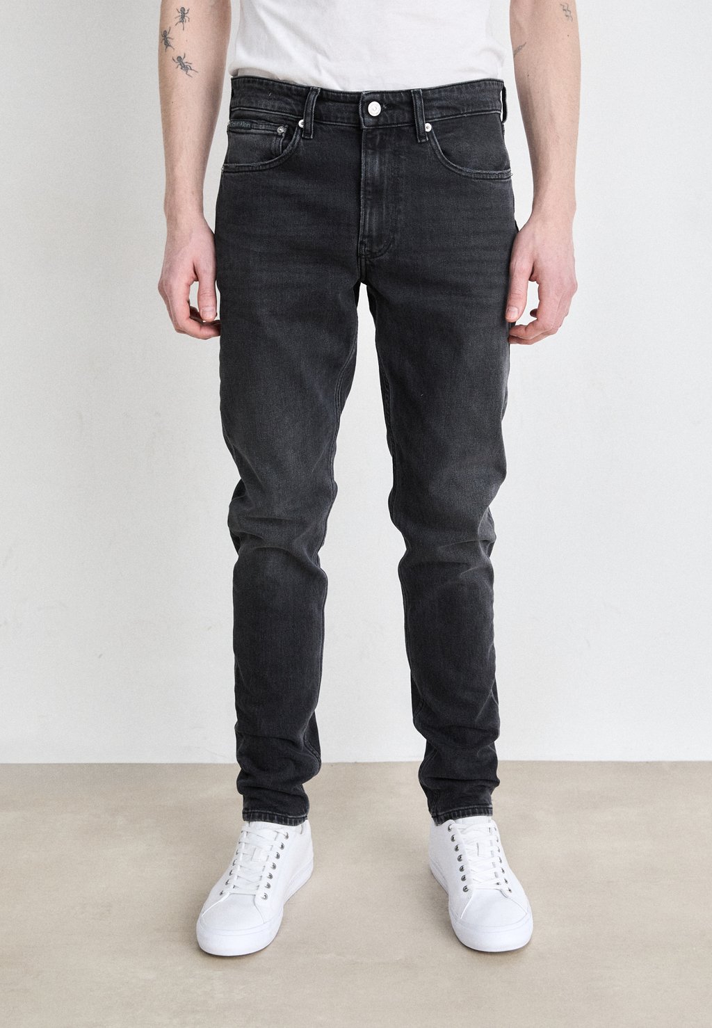 

Зауженные джинсы Calvin Klein Jeans, черный деним