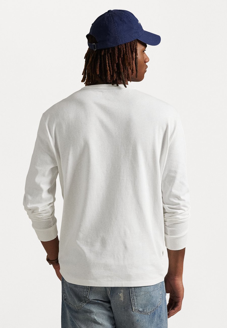 Футболка Polo Ralph Lauren CLASSIC FIT JERSEY LONG-SLEEVE T-SHIRT, White/Dark Blue — фото 3
