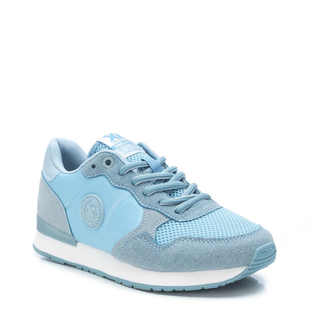 Женские кроссовки на шнуровке от XTI_, цвет light/pastel blue — фото 2