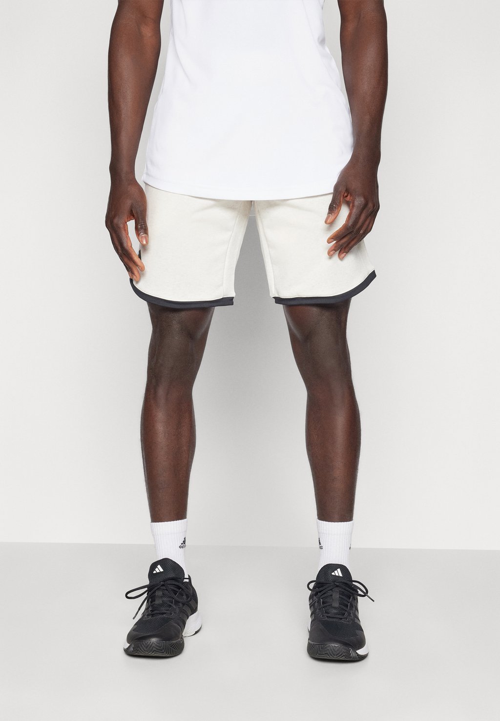 

Спортивные шорты HERITAGE adidas Performance, молочный