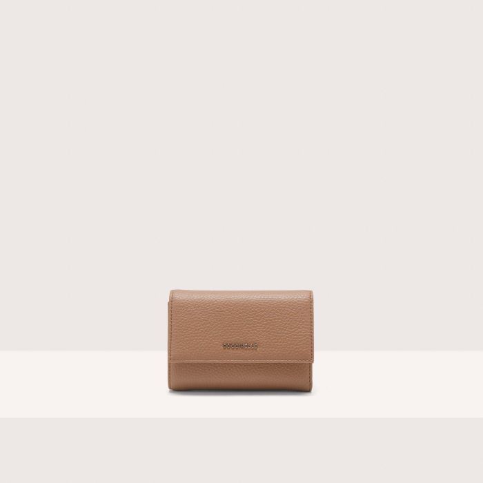 

Кошелек Coccinelle Metallic Soft, цвет Skin